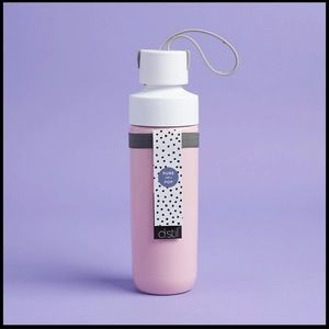 d.stil 28oz pinch + carry water bottle in powdered sky